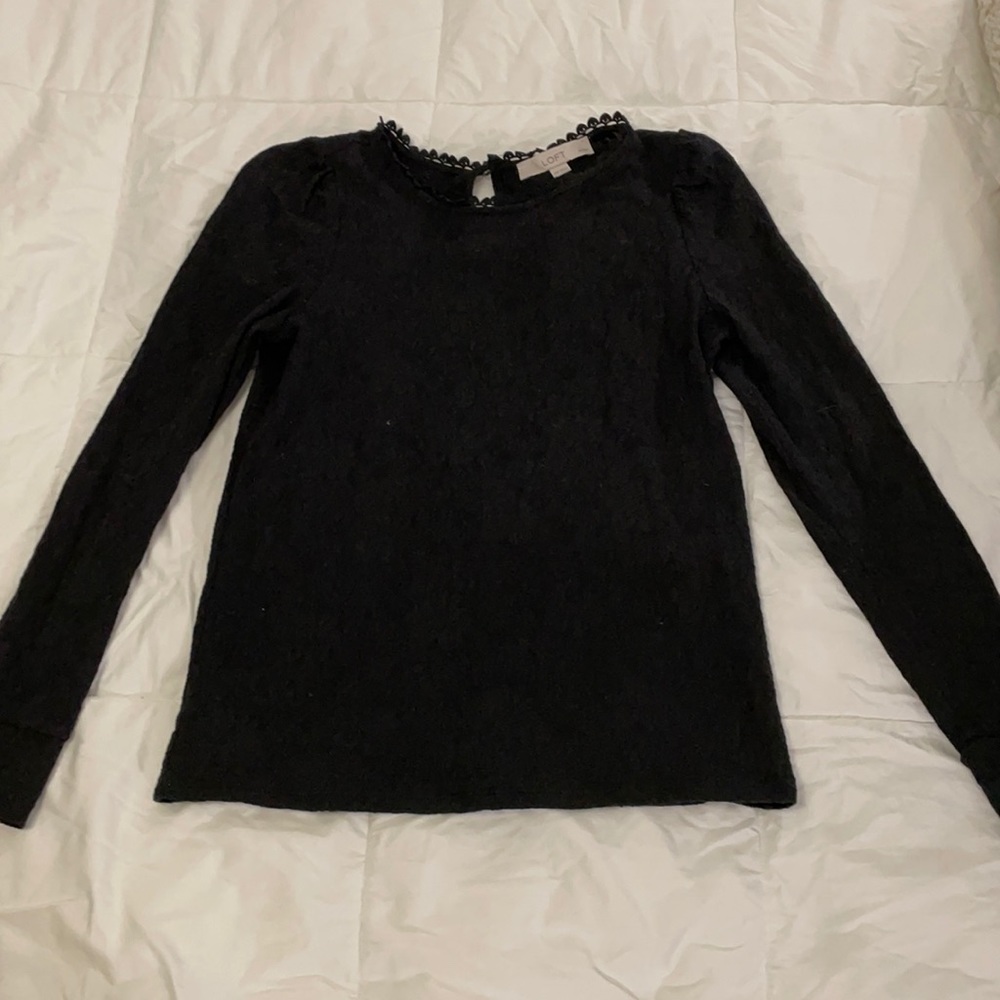 Loft size XSP black ribbed shirt, fitted. With scalloped neck.